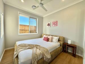 Lux 4-Bed Gem Near Park & Forest Lake Shopping