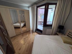 2-room apartament next to Galeria Dominikańska Krawiecka 3