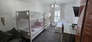 Private Studio Apartment in Tecom next to Metro station