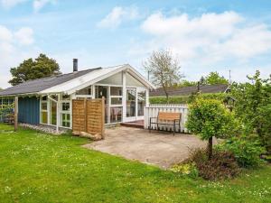 6 person holiday home in Ulfborg-By Traum
