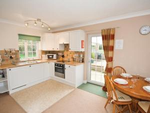 Curlew Cottage - E3752
