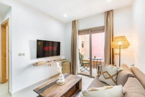 Le COSY CHIC- NEUF - Modern & Chic - Terrasse et Confort - CLIM PARKING et WIFI Gratuit ! GUELIZ