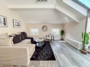 Sleek London Hideout Apartment