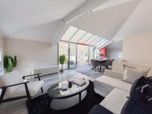 Sleek London Hideout Apartment