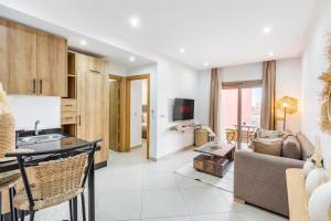 Le COSY CHIC- NEUF - Modern & Chic - Terrasse et Confort - CLIM PARKING et WIFI Gratuit ! GUELIZ