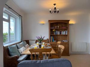 Bella Vista,Sea Views,Dog Friendly,Parking,Sleep 4