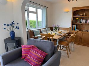 Bella Vista,Sea Views,Dog Friendly,Parking,Sleep 4