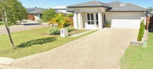 Modern Four Bedroom Holiday Home Available in Deebing Heights