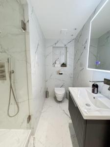 Bright & Stylish Apartment in Prime London