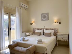 Sea Breeze - Home with a View