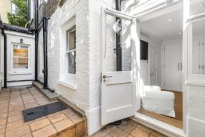 Chic Kensington Residence