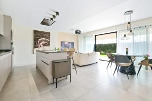 Costa Elegant Escape