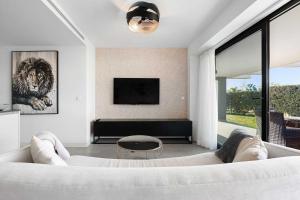 Costa Elegant Escape