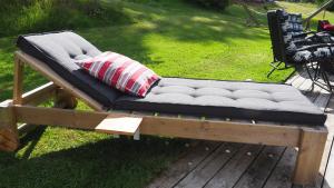 Riverside Bliss - Cozy 1-Bedroom Apartment with Parking & WiFi near Tvedestrand