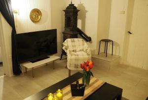 Riverside Bliss - Cozy 1-Bedroom Apartment with Parking & WiFi near Tvedestrand