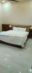 4Everstay By Premium Rooms With Free Parking & Wifi !!! Best Family Hotel In Vrindavan