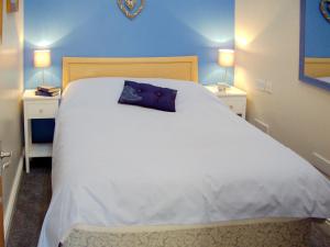 Peacock Barn - E5479