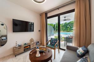 Aqua Fam Swim out Suite - Pool @ Cana Rock G 117