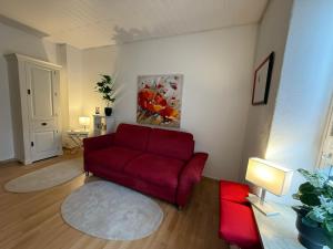 1 Zi Whg an der Universität zu Kiel-Alsenstrasse 17, perfekt auch als Schadenwohnung, eigener Parkplatz, große Wohnküche, Wlan, gemütlich möbliert, je 3 Min zur Universitätsklinik, Ostsee, Seebäder, City, Luxusfähren