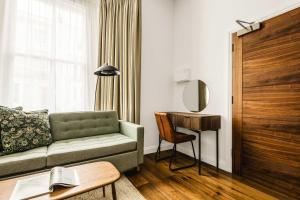 Cosy Kensington Studio