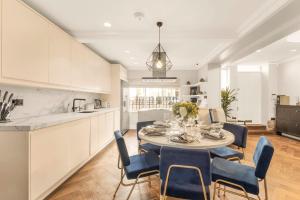 5 Bedroom Kensington Mews Home