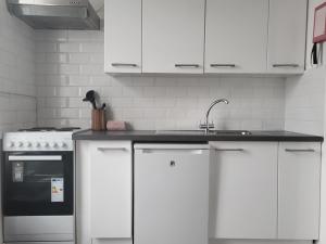 Quiet 1Br Retreat- Fast Internet- Walk-In Shower