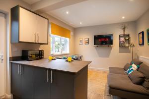 4 Bed Contractor Accommodation in Longbridge