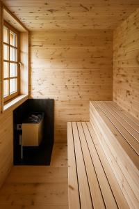 Villa Tegernsee - Exclusive Lakefront Villa with private Zirben Sauna, 4 Rooms for Family & Friends