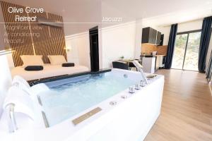 Romantic suite with jacuzzi