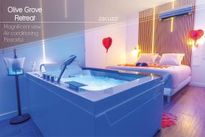 Romantic suite with jacuzzi