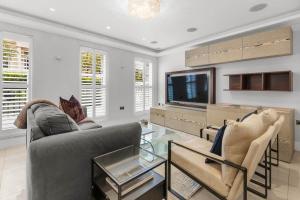 Stylish Hyde Park Two-Bedroom Escape