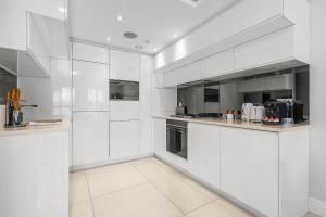 Stylish Hyde Park Two-Bedroom Escape