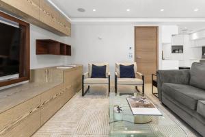 Stylish Hyde Park Two-Bedroom Escape