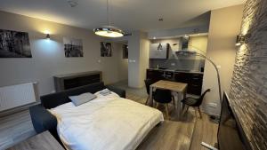 2-pokojowe mieszkanie obok Galerii Dominikańskiej Krawiecka 1