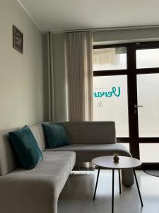 Cozy studio near the park with huge verandah Free parking