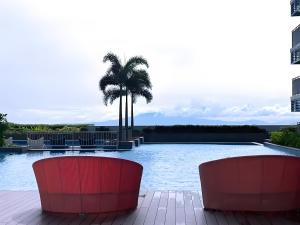 Luxurious Modern 2 Bedrooms Facing Manila Bay Sunset, Airports, Okada, Solaire, MOA with free parking