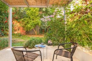 Central cozy garden flat