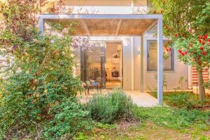 Central cozy garden flat