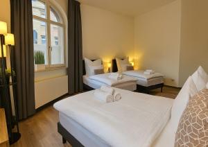 YFB-170m2 Apartment für bis zu 15, modern, 1min zu UBahn, Ruhige Lage, Parkplätze, WIFI, Netflix, Kindergerecht