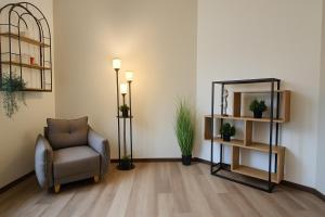 YFB-170m2 Apartment für bis zu 15, modern, 1min zu UBahn, Ruhige Lage, Parkplätze, WIFI, Netflix, Kindergerecht