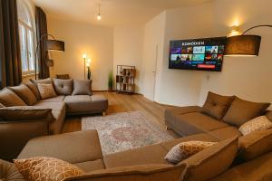 YFB-170m2 Apartment für bis zu 15, modern, 1min zu UBahn, Ruhige Lage, Parkplätze, WIFI, Netflix, Kindergerecht
