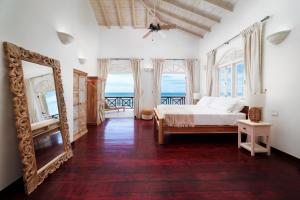 Stunning ocean views with pool - Coral Cove House