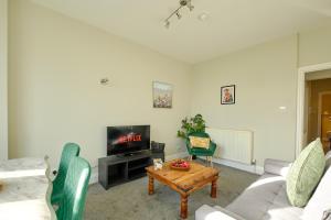 York Place Suites F2