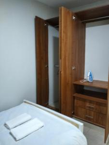 TRM Drive Suites- Modern 1 Bedroom,Master Ensuite with Wi-Fi and Parking