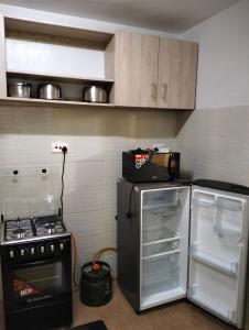 TRM Drive Suites- Modern 1 Bedroom,Master Ensuite with Wi-Fi and Parking