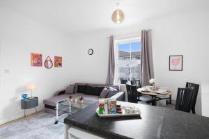 Modern 2BR Apartment near Windsor Castle in Dedworth Road