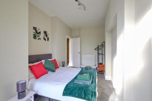 York Place Suites F2