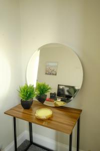 York Place Suites F2