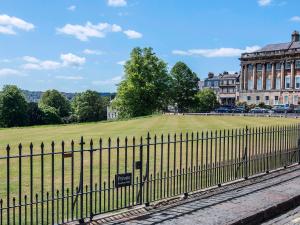 Maxmills Cottage - E1852