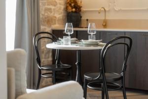 Silent Stone Apartment II